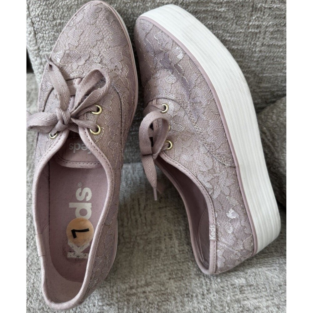 EUC KEDS WOMEN 7 MAUVE FLORAL GOLD JACQUARD LACE PLATFORM CASUAL SNEAKERS SHOES